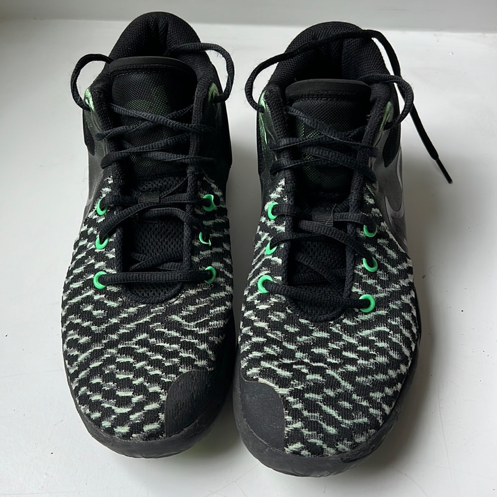 Nike Kevin Durant basketball shoes. Boys size 7